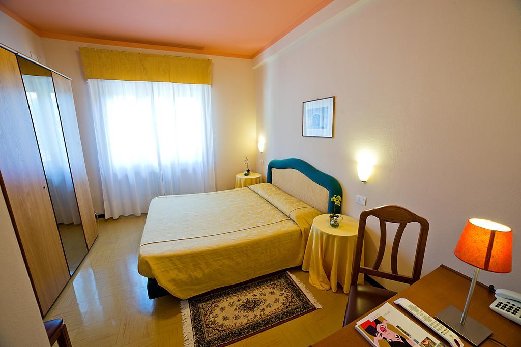 Hotel Europa Porlezza Zimmer foto